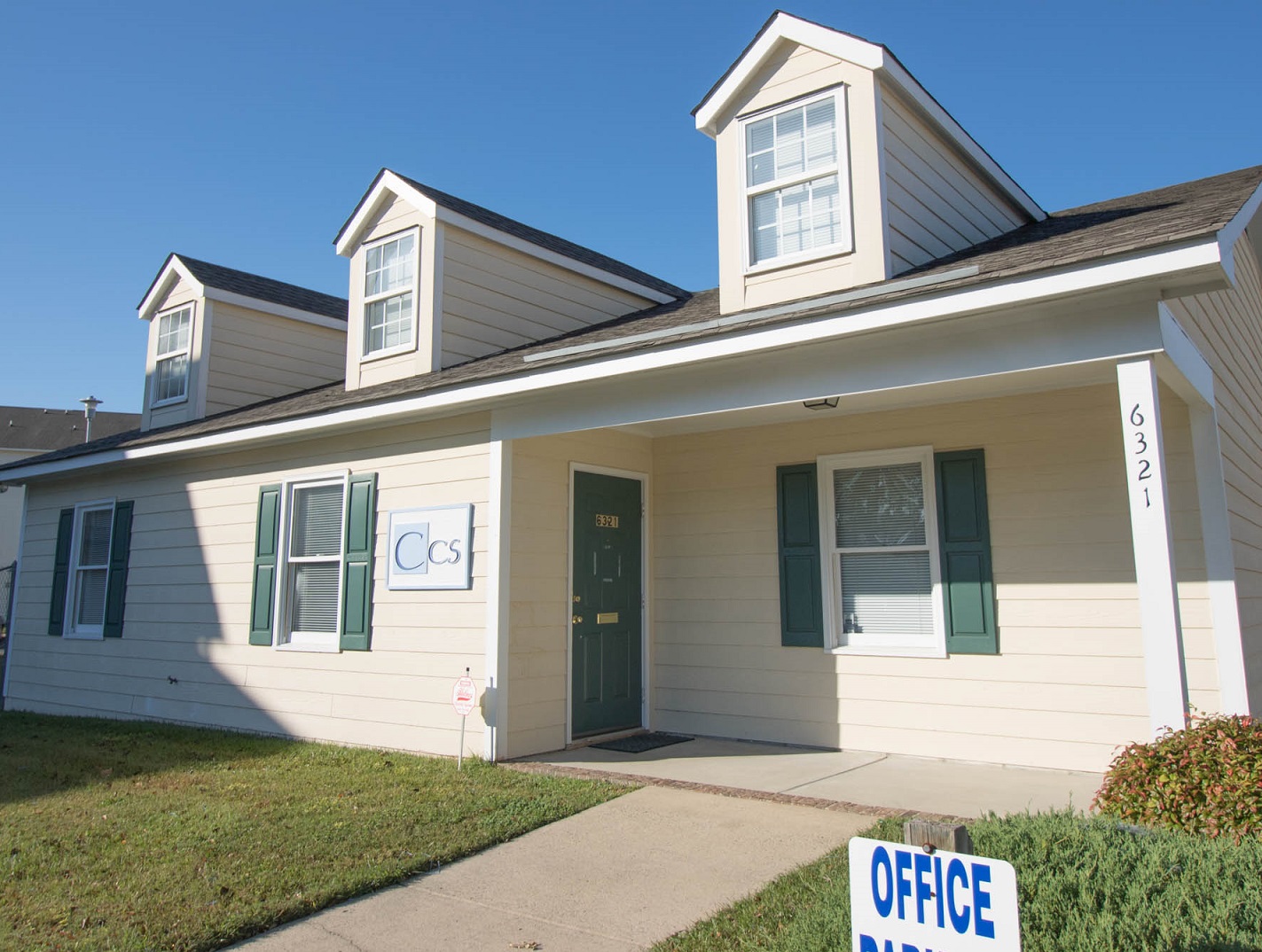 Exterior of the CCS Fayetteville (West) office